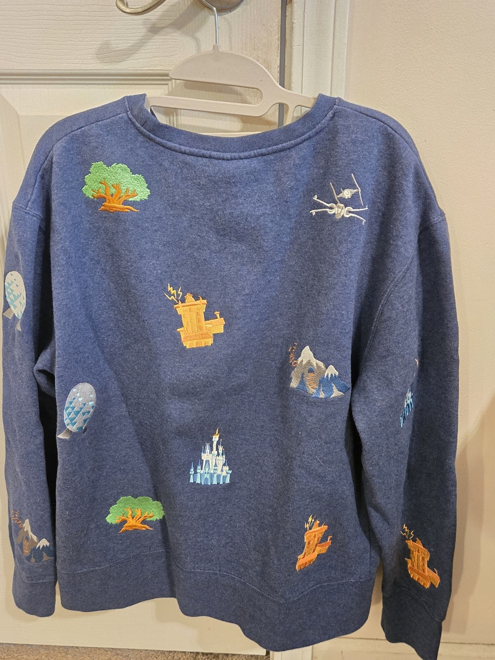 Walt Disney World Embroidered Park Icons Sweatshirt Blue Size Medium - Picture 2 of 4